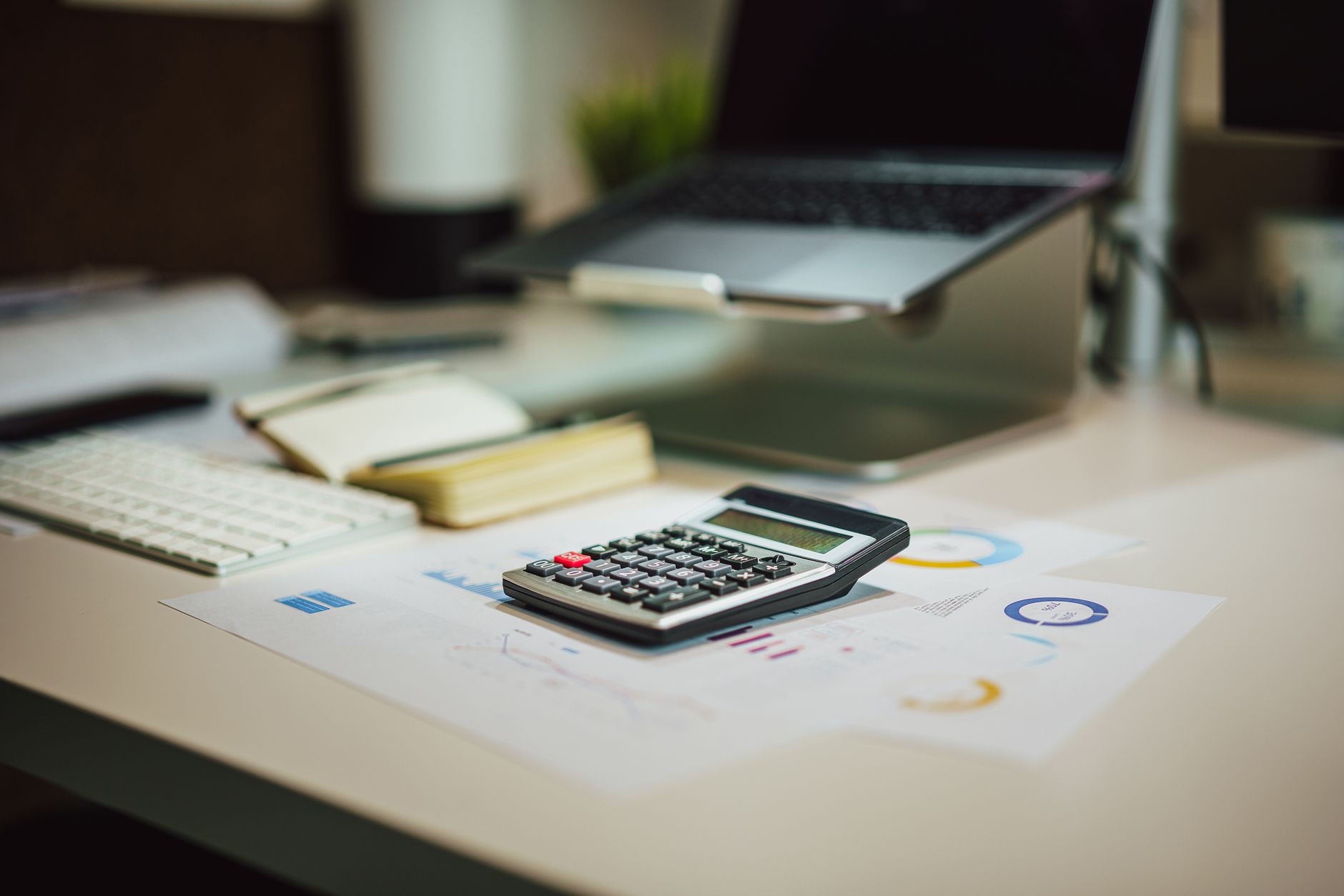 verliesgevende aandelen aanhouden — Foto: Jakub Zerdzicki (Pexels)